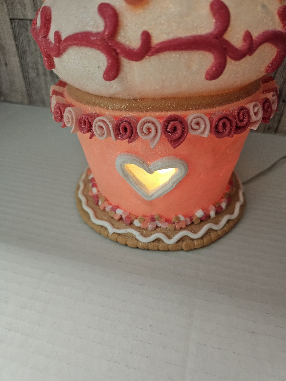 CUPCAKES AND CASHMERE Light Up Glittery Cupcake Valentine’s Day House