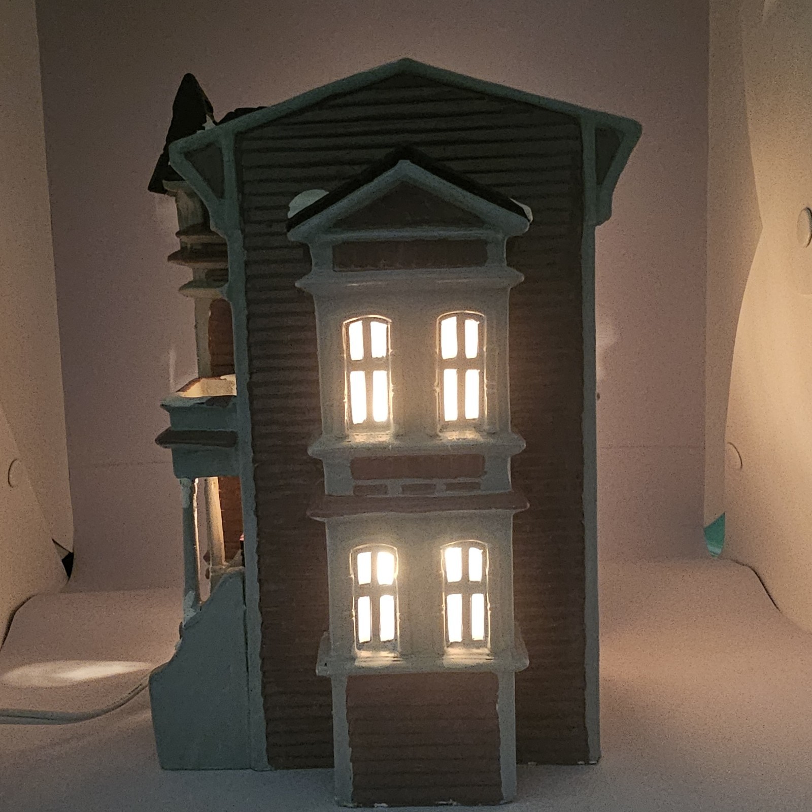 Yuletide Snow Hamlet Lighted Village House “Victorian House”- 1986 No Box