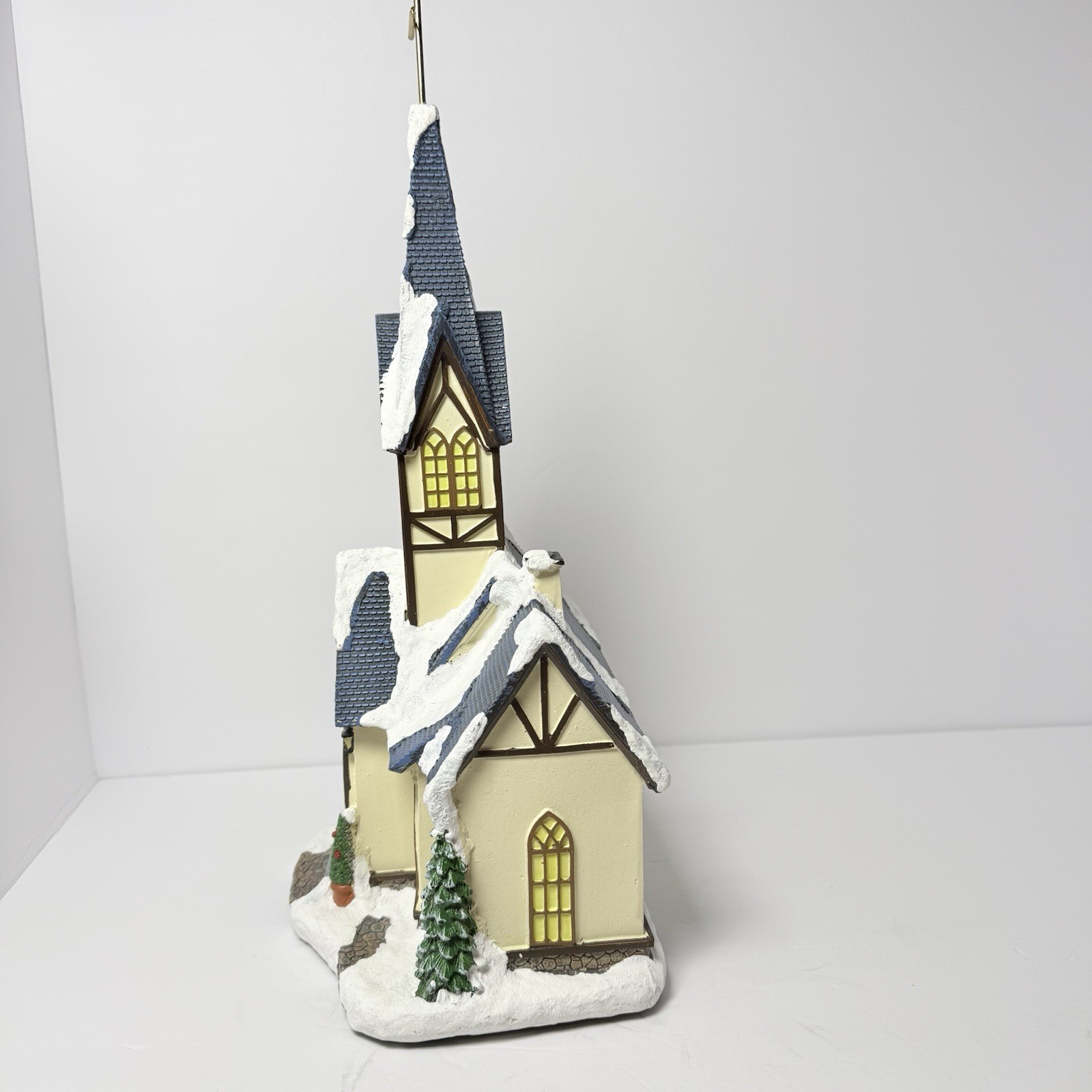Memories in Time Lighted Christmas Church Village Resin Carolers Snowy 1990s
