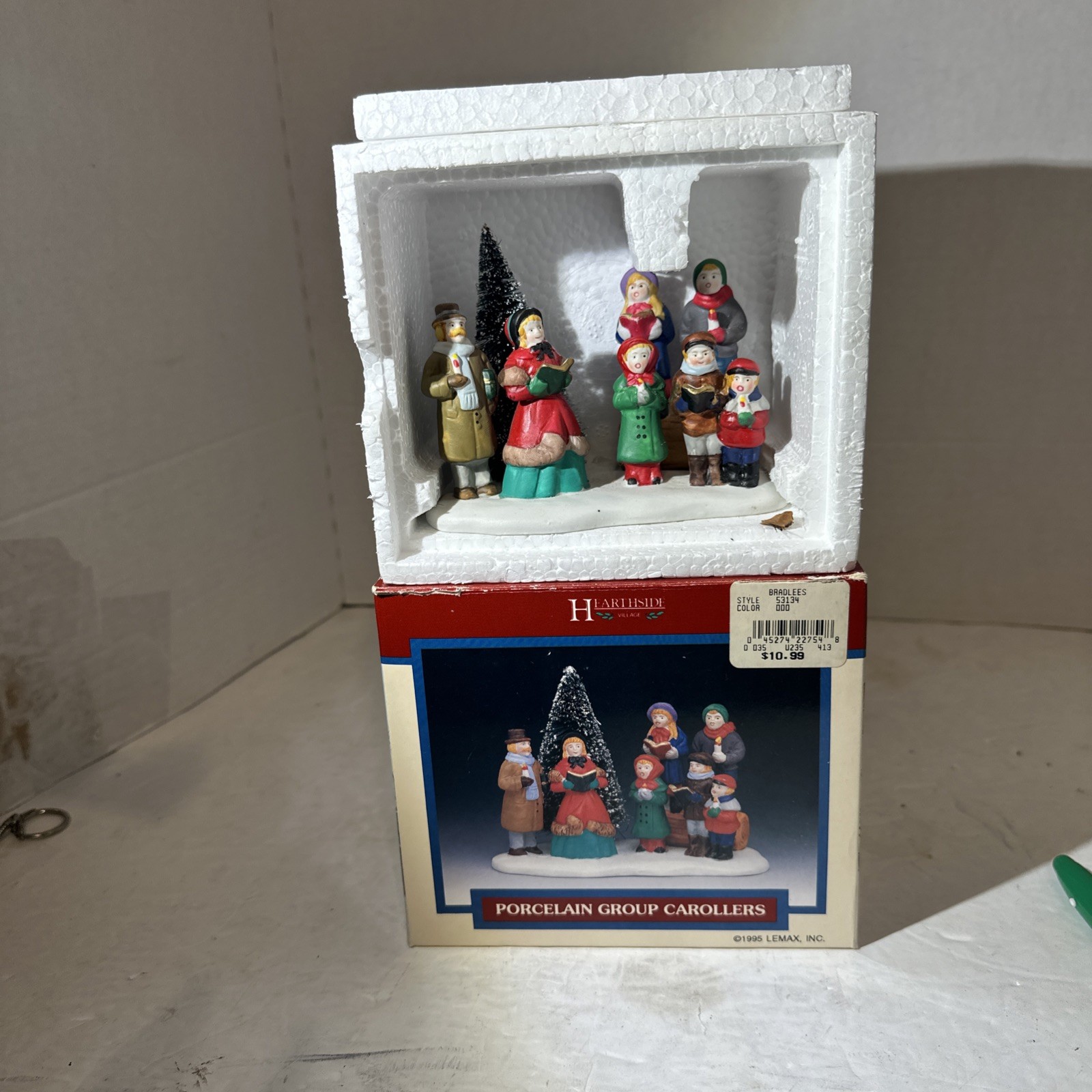 Vtg LEMAX DICKENVALE Village Porcelain Group Carollers 53134 1995