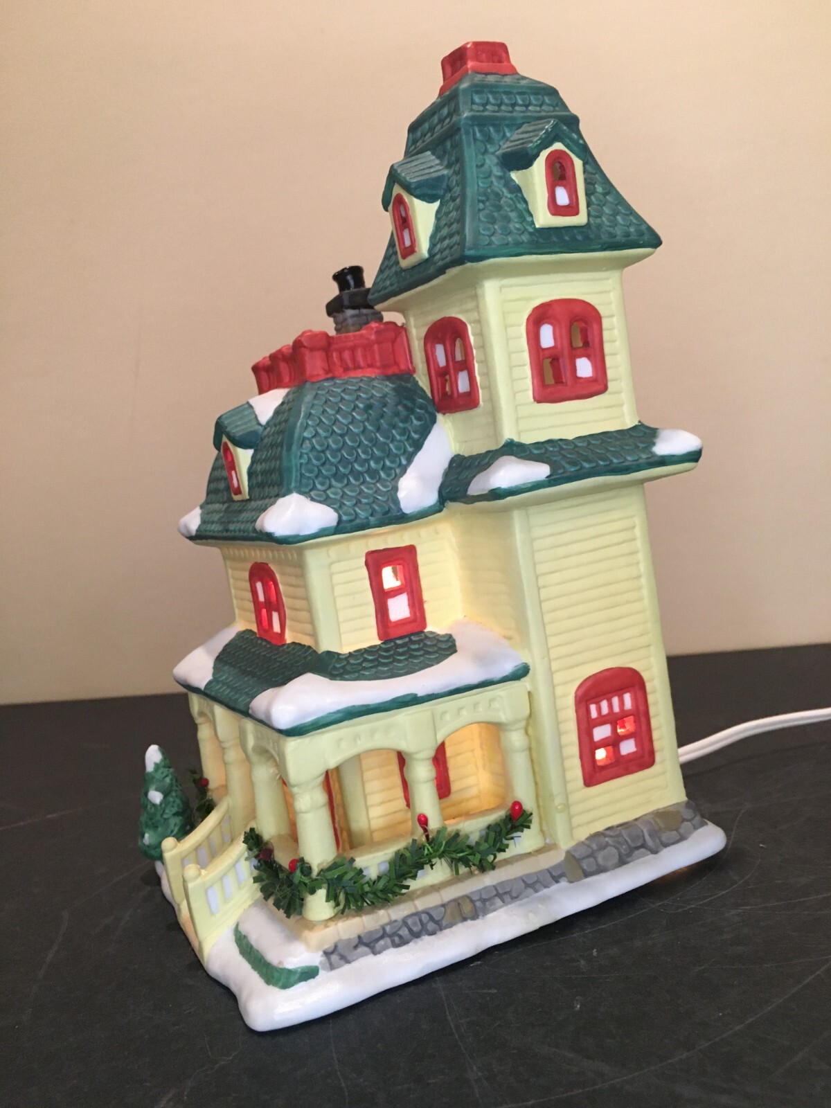 **Vintage SEASONAL SPECIALTIES LIGHTED CHRISTMAS VILLAGE LEMON VICTORIAN HOUSE
