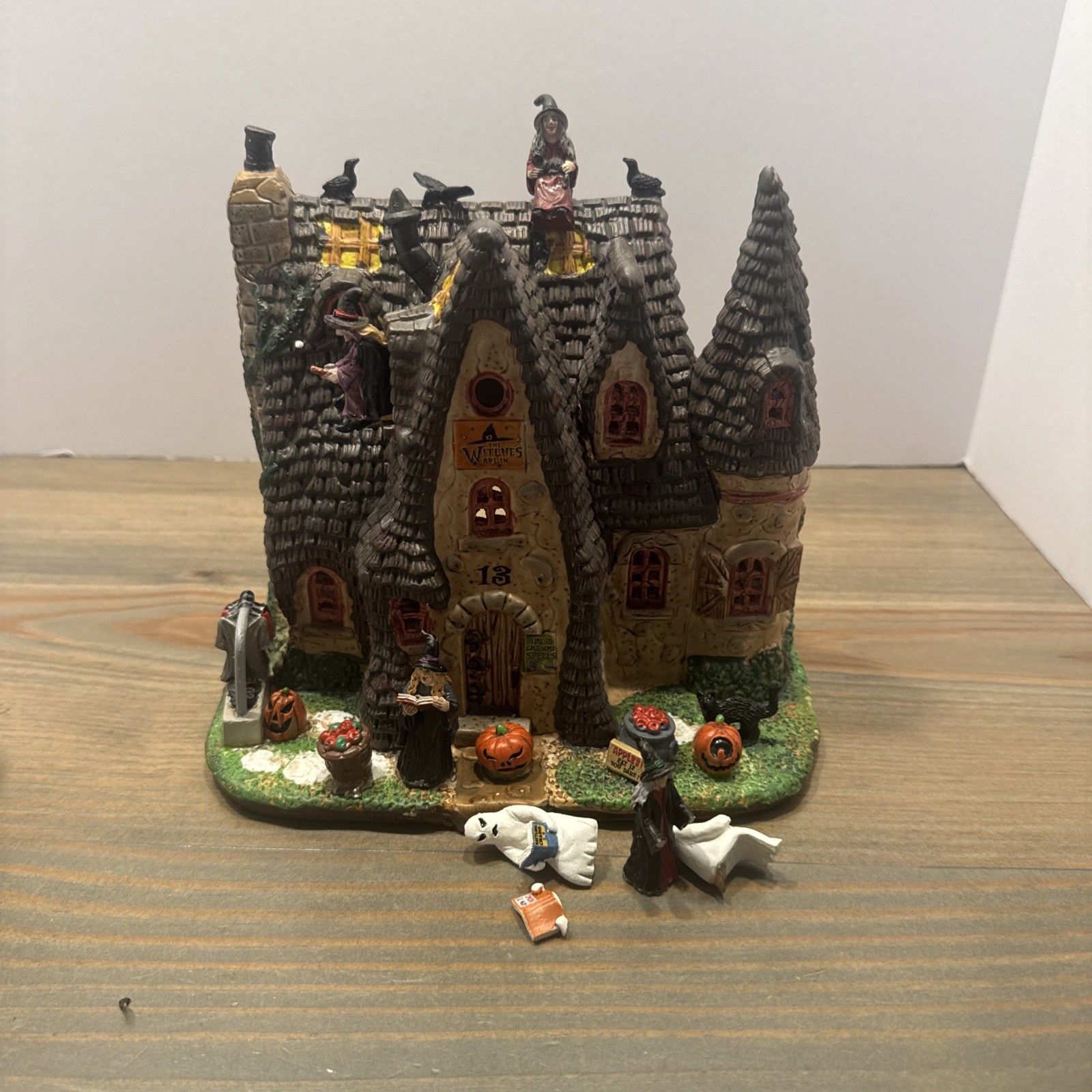Lemax Spooky Town The Witch’s Cottage #25854 2022 Lighted READ AS IS