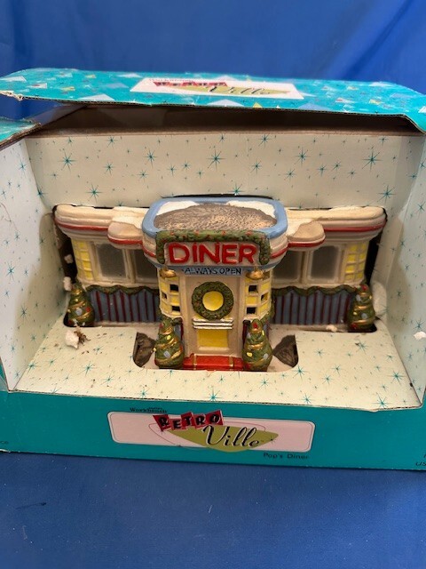 Retro Ville SANTA’S WORKBENCH Pop’s Diner LIGHT Christmas VILLAGE Figurine HOUSE