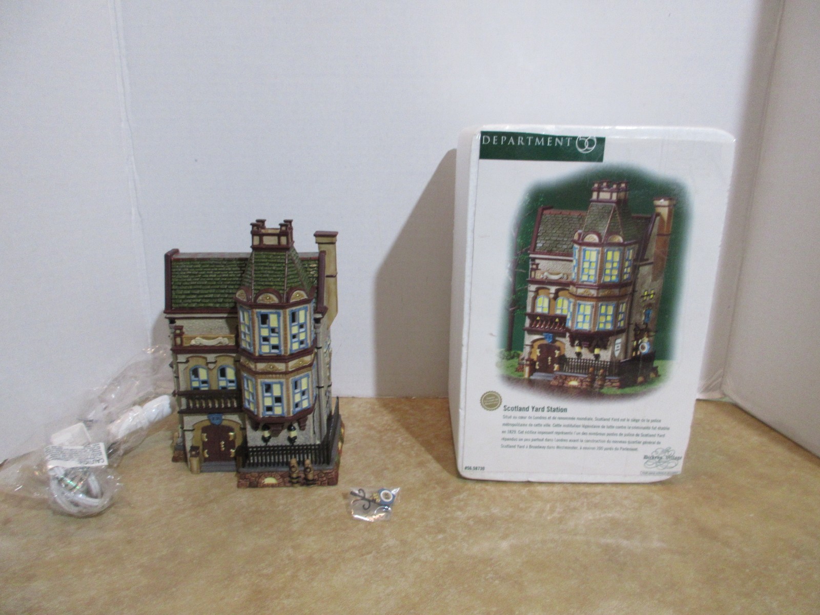 Dept. 56 Dickens 2004 Scotland Yard Station Excellent- London Police No Sleeve