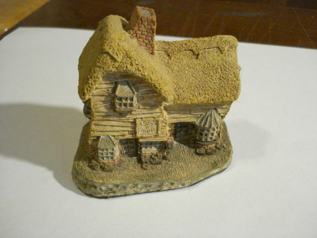 David Winter Hand-Made & Painted House “The Village Shop” 1982 (Retired)