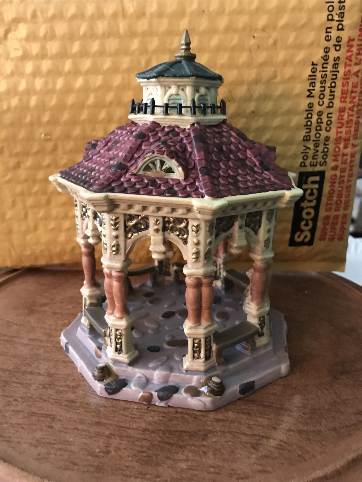 Rare HTF 2005 Lemax Carole Towne Gilded Christmas Gazebo in box Approx 7.5″