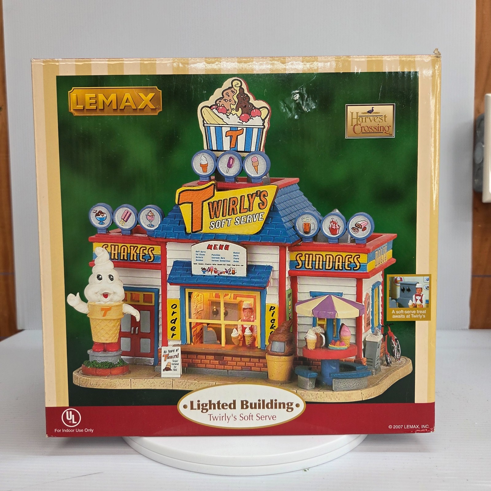 Lemax Twirly’s Soft Serve 75526 Factory Sealed Retired 2007 Lighted Building