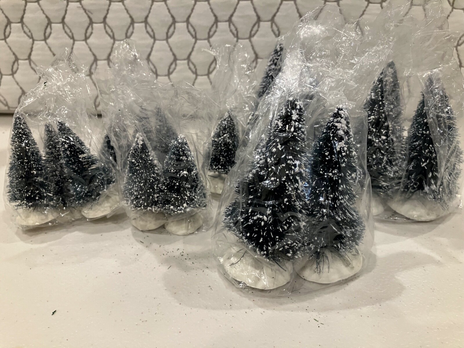 Lomax Trees Lot of 16 items – approx 2 1/2 to 3 3/4 inches – NEW