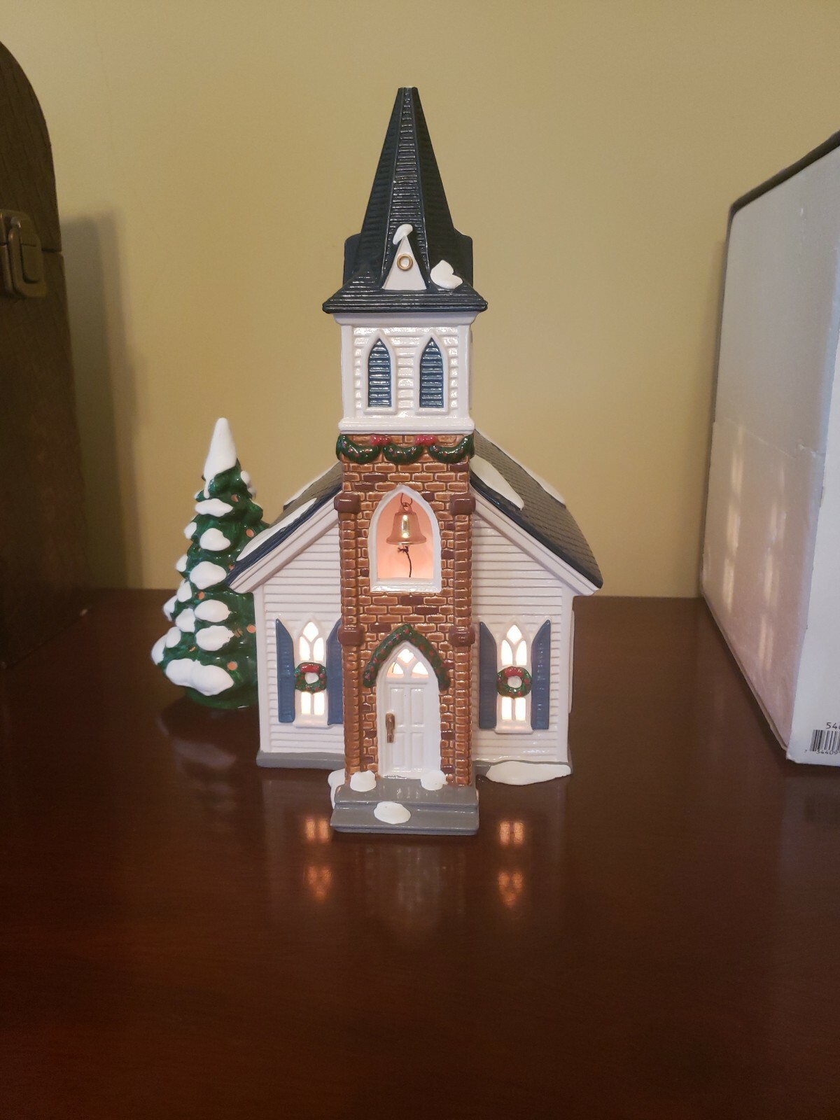 DEPT 56 Original Snow Village WEDDING CHAPEL  5464 Missing Peak/Box Sleeve Rough