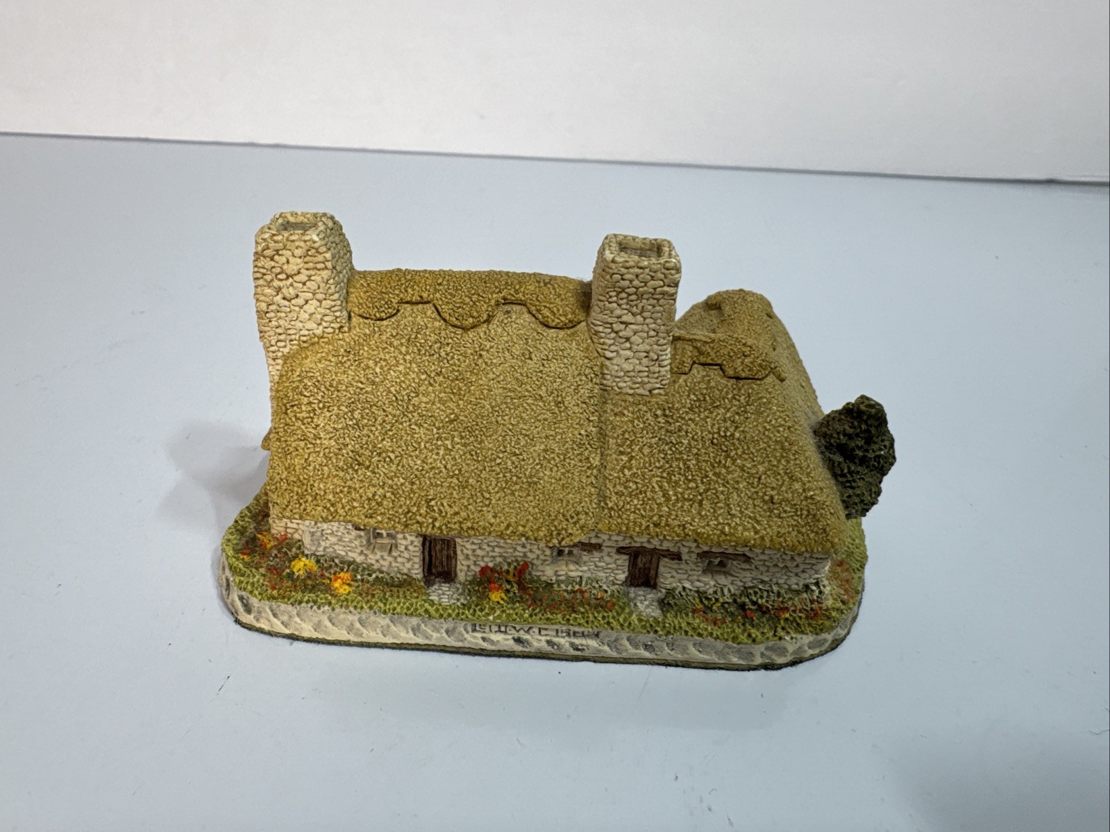 David Winter Cottages – Set of 5 Miniature Figurines – Handmade & Hand-Painted