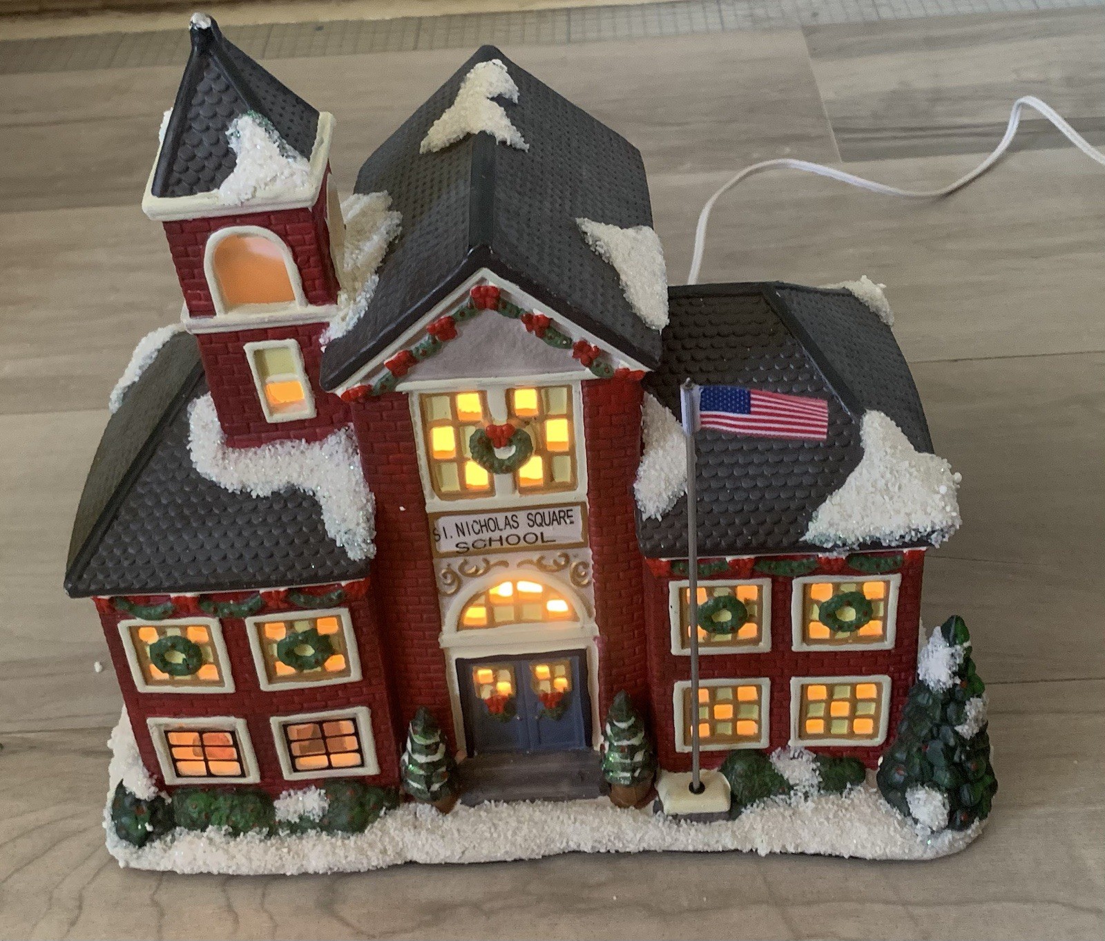 St Nicholas Square School 2008 Christmas Village Lighted With Box Please Read