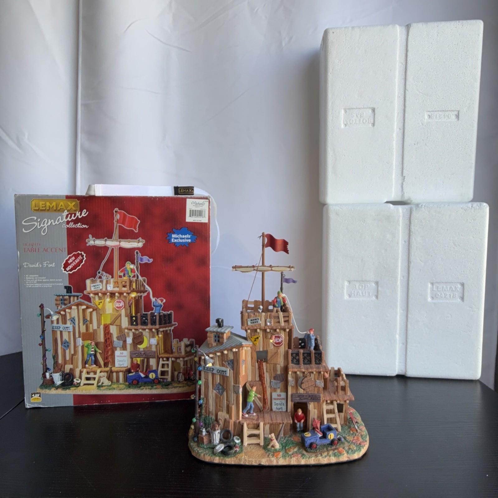LEMAX Signature David’s Fort #04218 Lighted Holiday Porcelain Village Scene