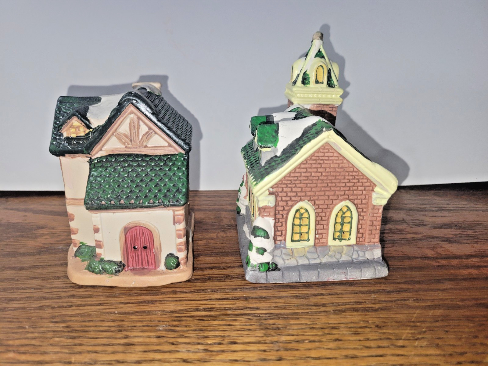 Walmart (2003) Tavern & Church Building Winter Village approx. 4x4x2.5