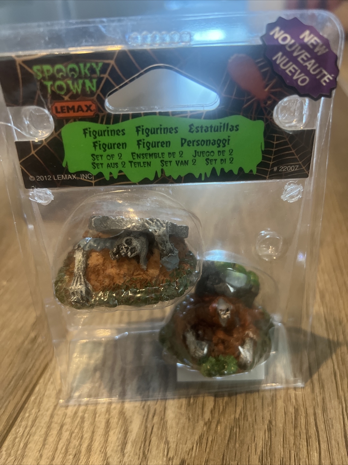 Lemax Spooky Town Halloween Set of 2 GRAVEYARD ZOMBIES 225227
