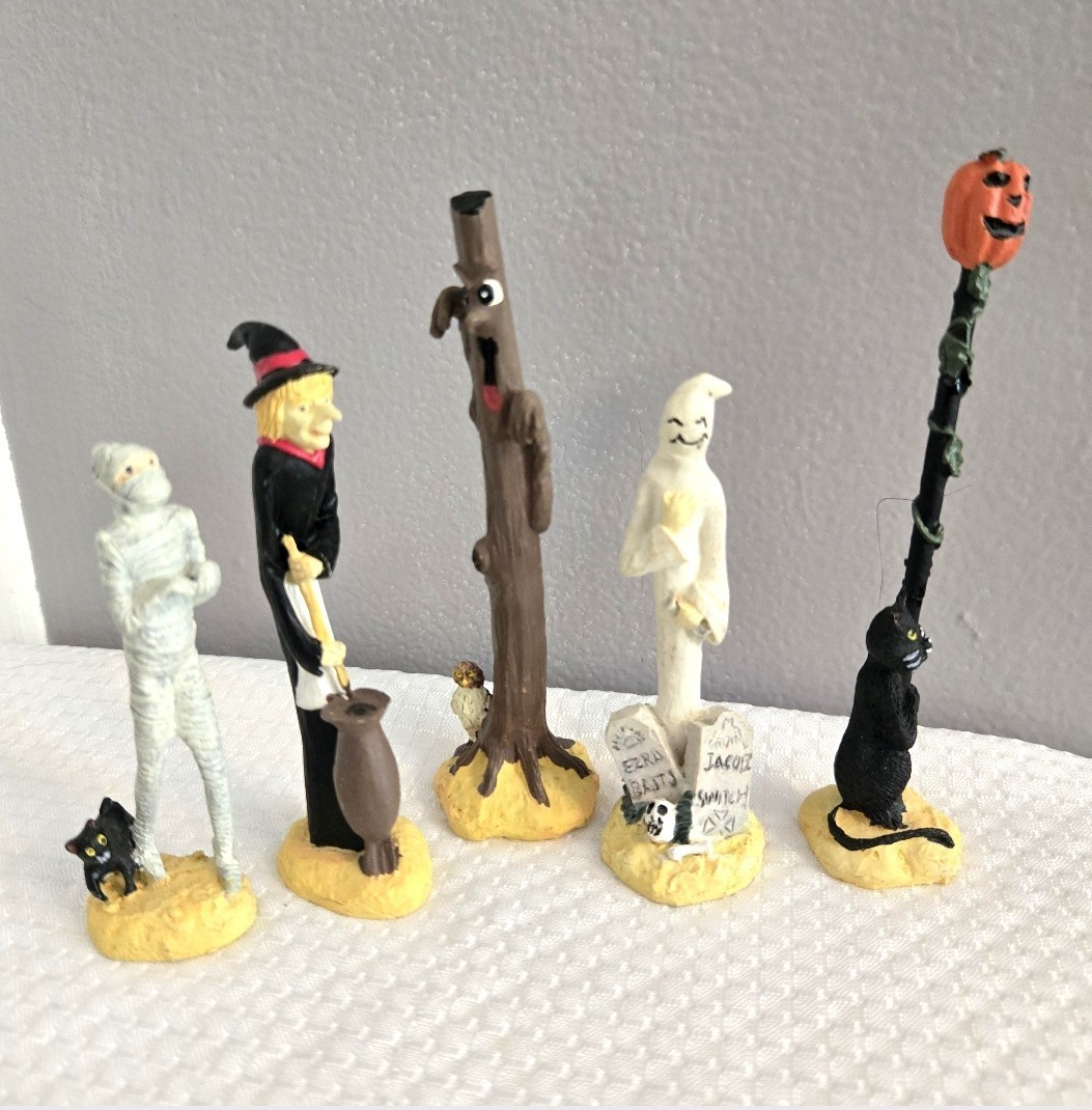 Vtg Halloween Village Figurines Tall Totem Witch Mummy Cat Pumpkin READ