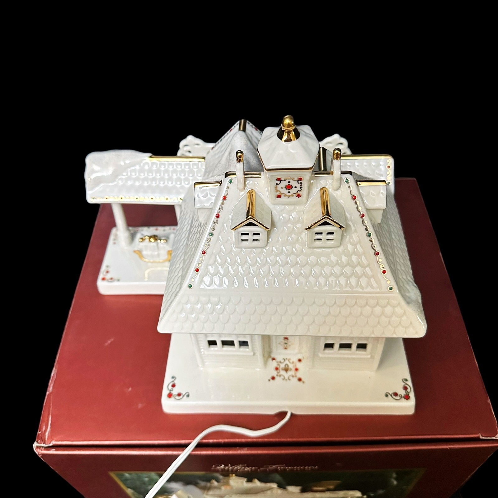 Lenox Village Treasures Mistletoe Park 2006 TRAIN STATION w/ Box