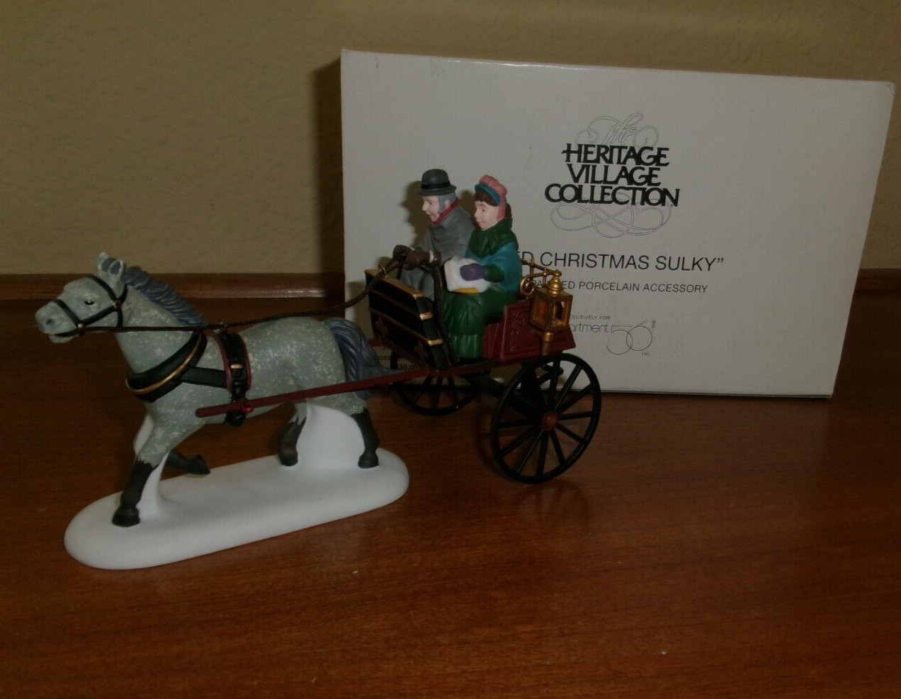 DEPARTMENT 56 Heritage Village Christmas Red Christmas Sulky Horse Carriage Box