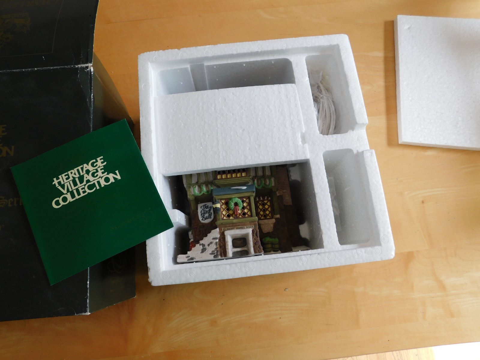 Dept 56 Dickens Village Series THE PIED BULL INN 2nd Edition 1993 5751-7