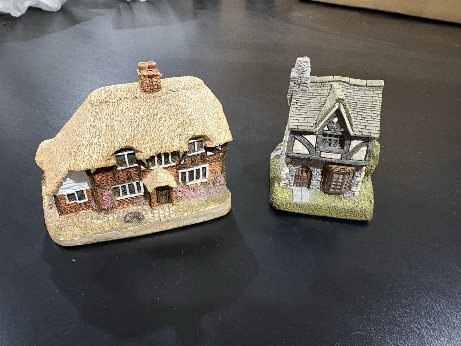 “Honey Suckle Cottage” by Lilliput Lane 1995 Handmade United Kingdom