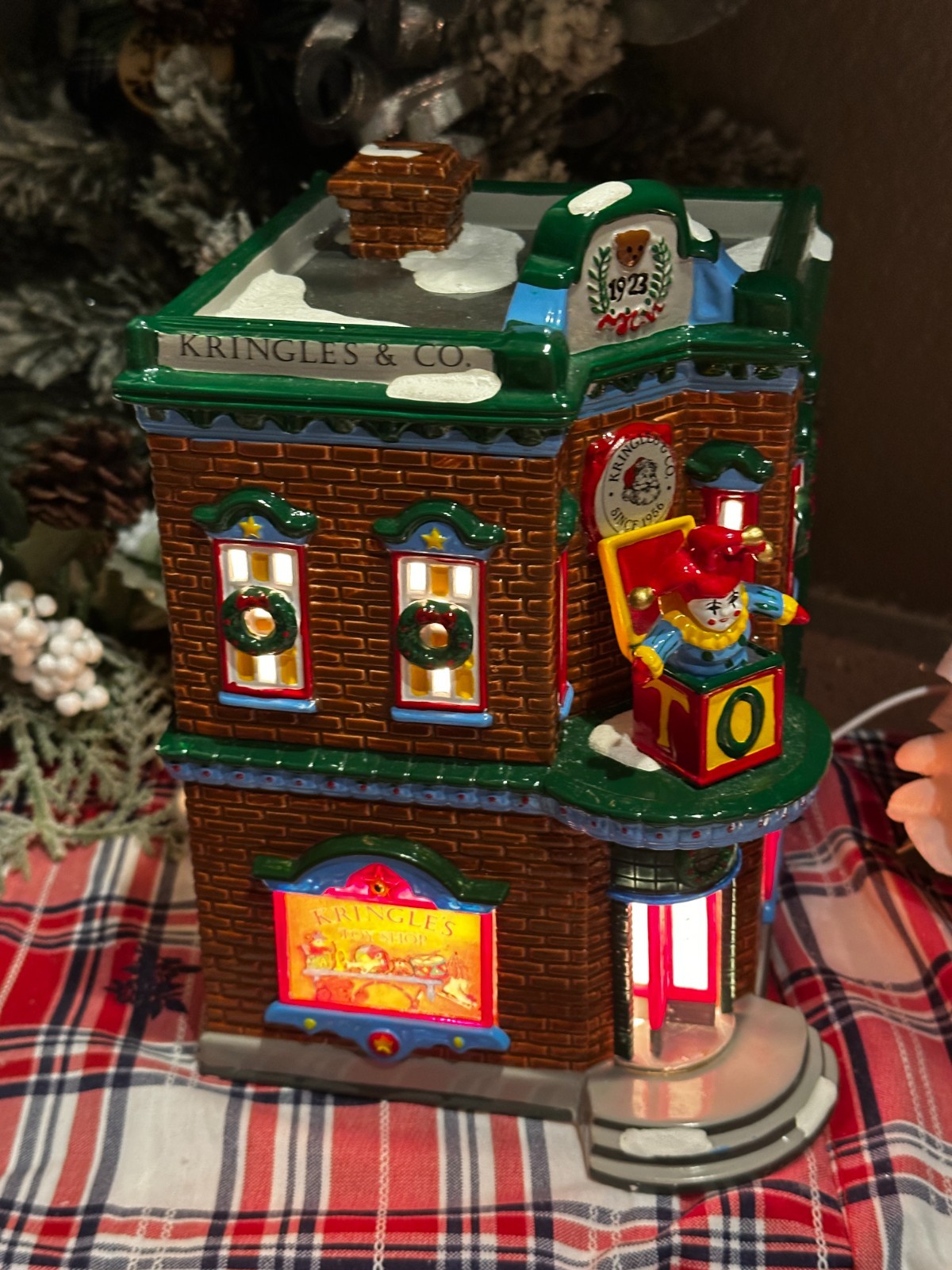 Dept 56 Kringle’s toy Shop & Nikki’s Cocoa Shop Snow Village Series Lot of 2