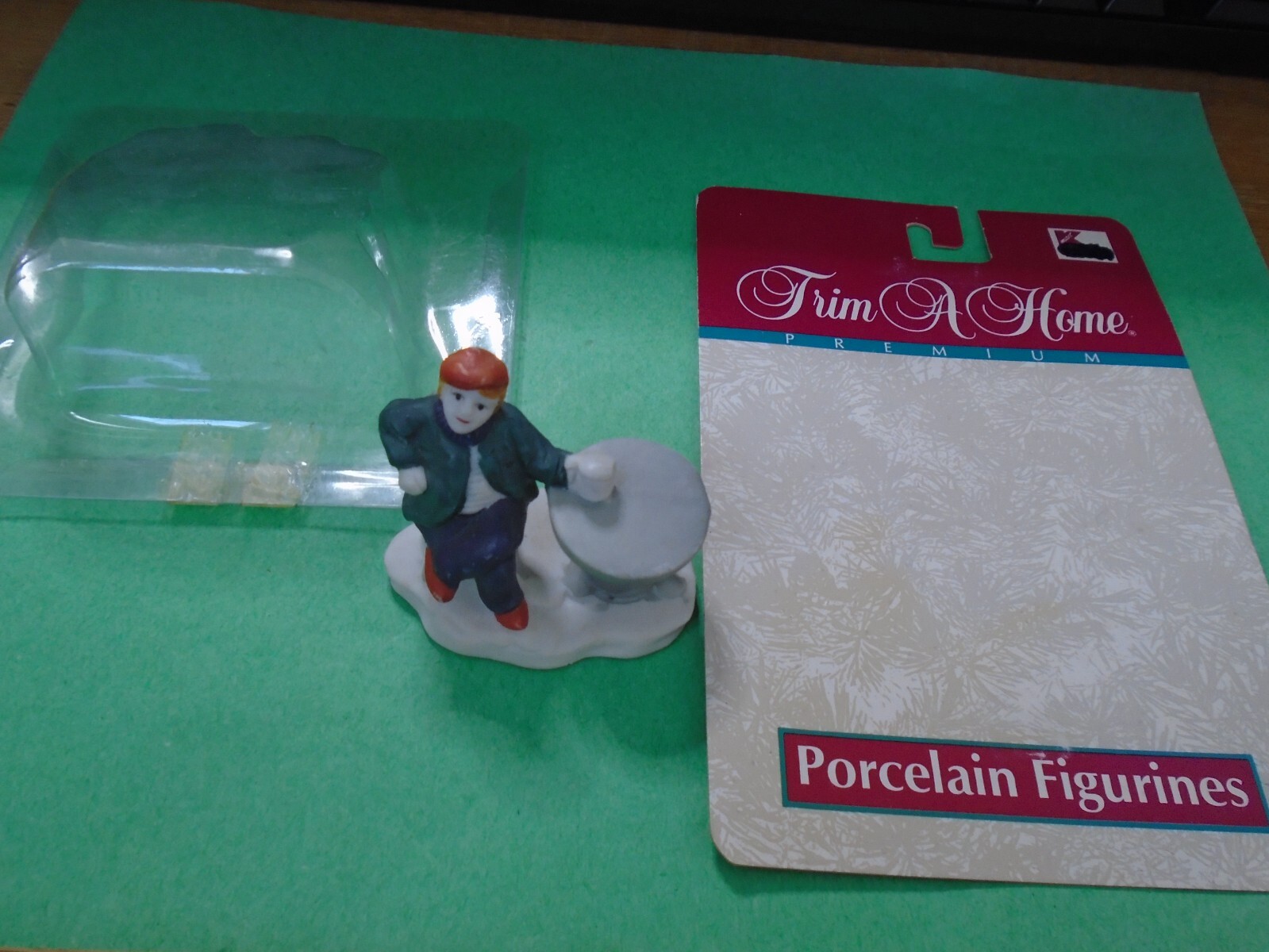 TRIM A HOME Village Accessory Polyresin Porcelain Figurine Man Drinking Coffee N