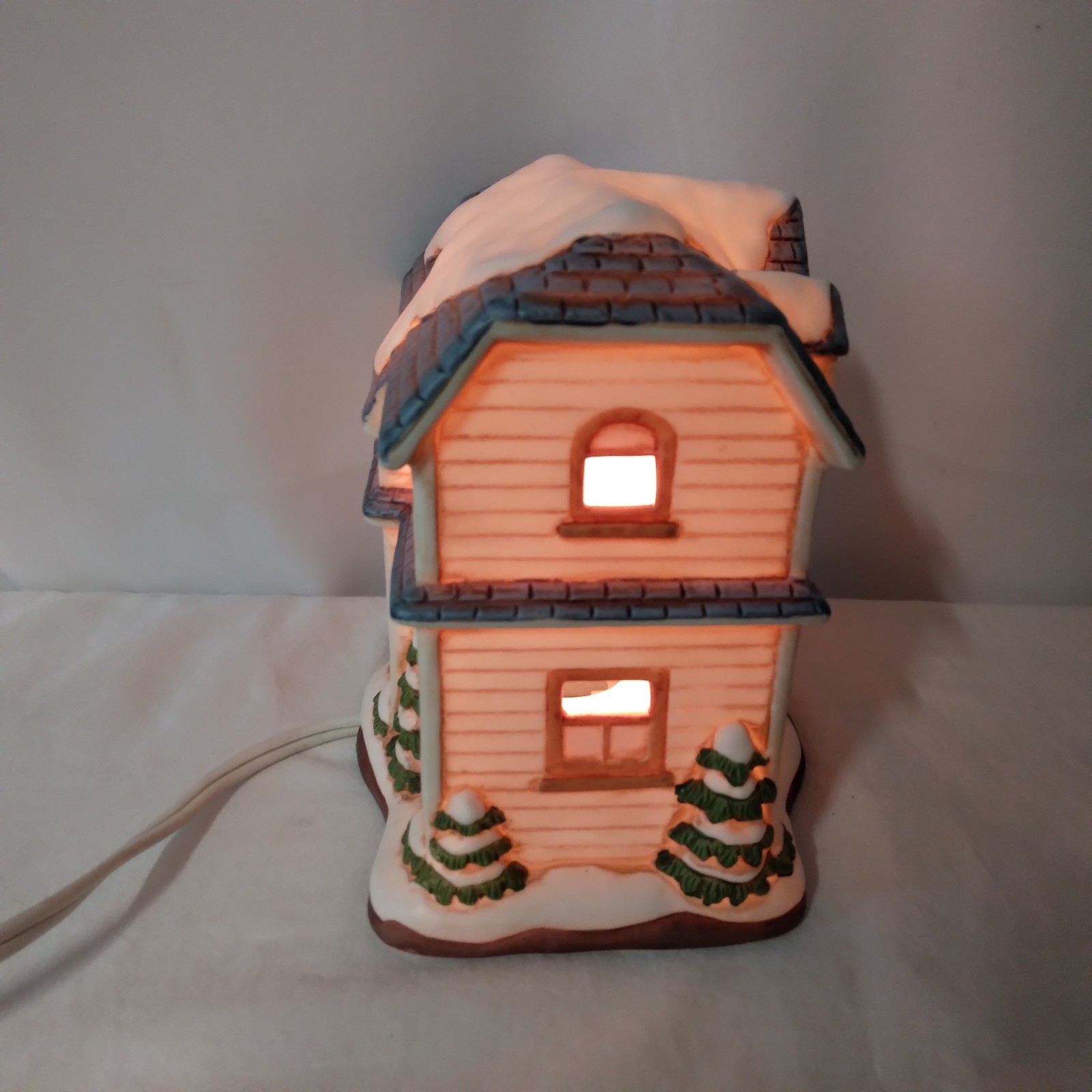 Vintage Homco Christmas Village House Building Ceramic/Porcelain Lighted