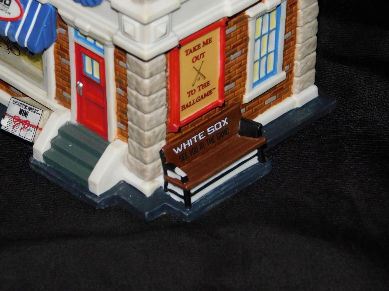 Department 56 Chicago White Sox Souvenir Shop Christmas in the City Baseball MLB