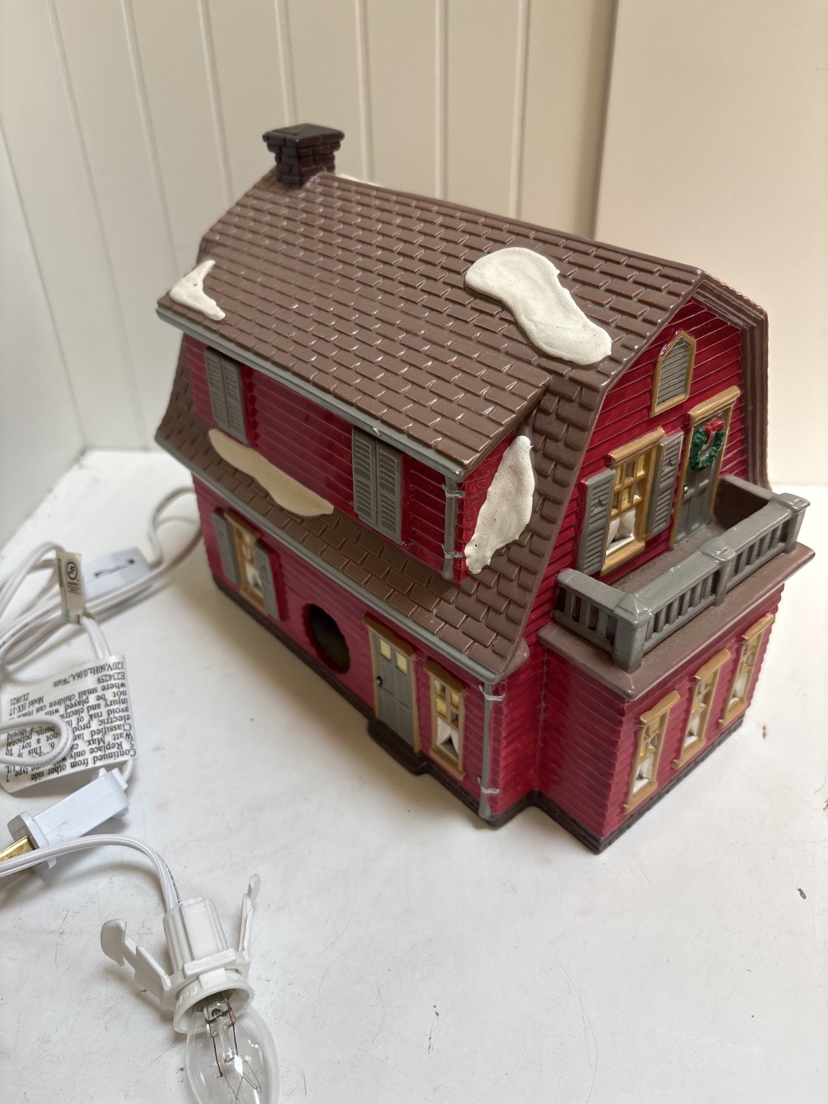Dept 56 Snow Village 1995 Dutch Colonial 54856 Reitred w/bulb & cord