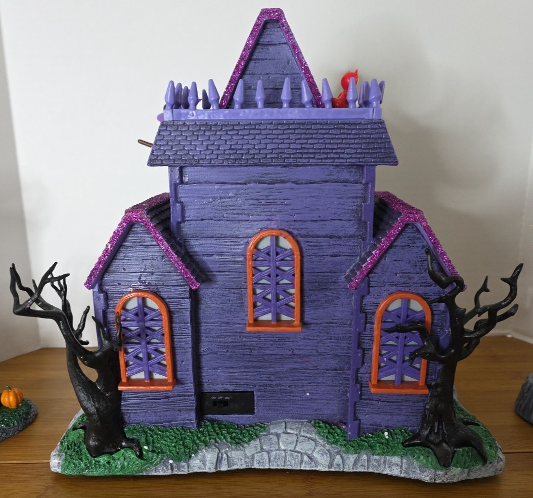 Disney Mickey & Friends Haunted House Halloween Village 9-Piece Set Lights NEW