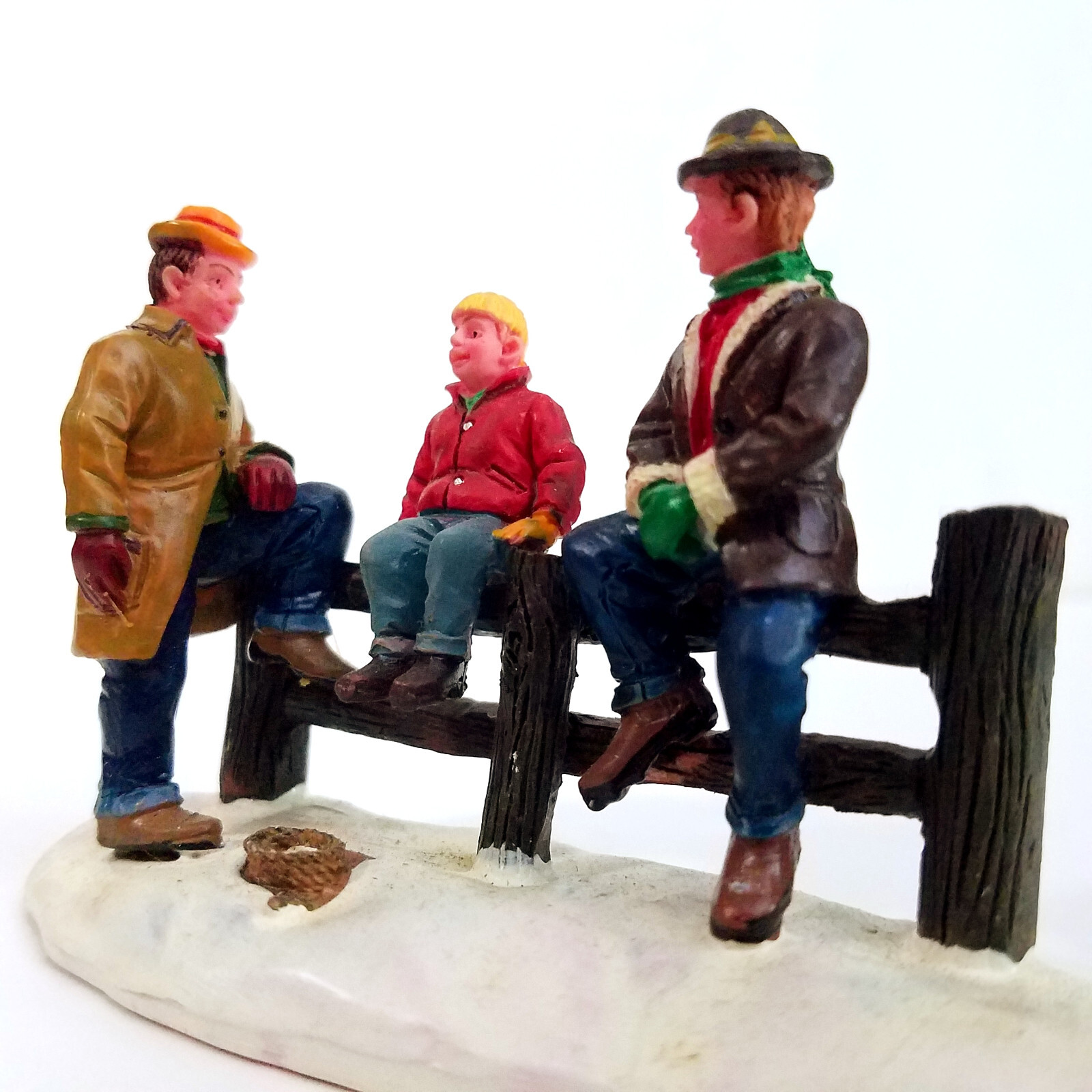Lemax 2004 Hangin’ Around Holidays & Seasons #42889 e Passons Le Temps Retired