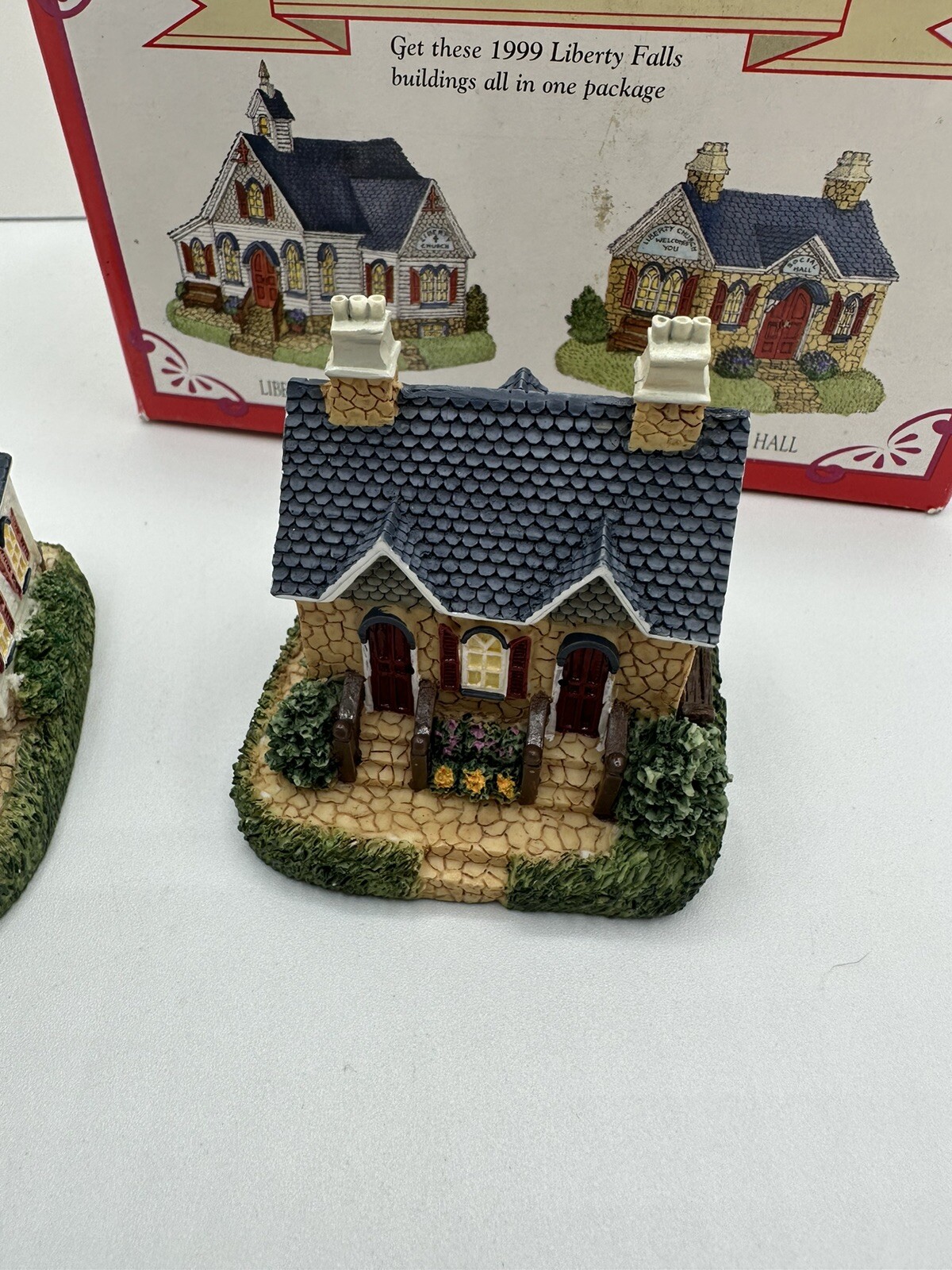 Liberty Falls 1999 Liberty Church & Social Hall Americana Christmas Village HSE9