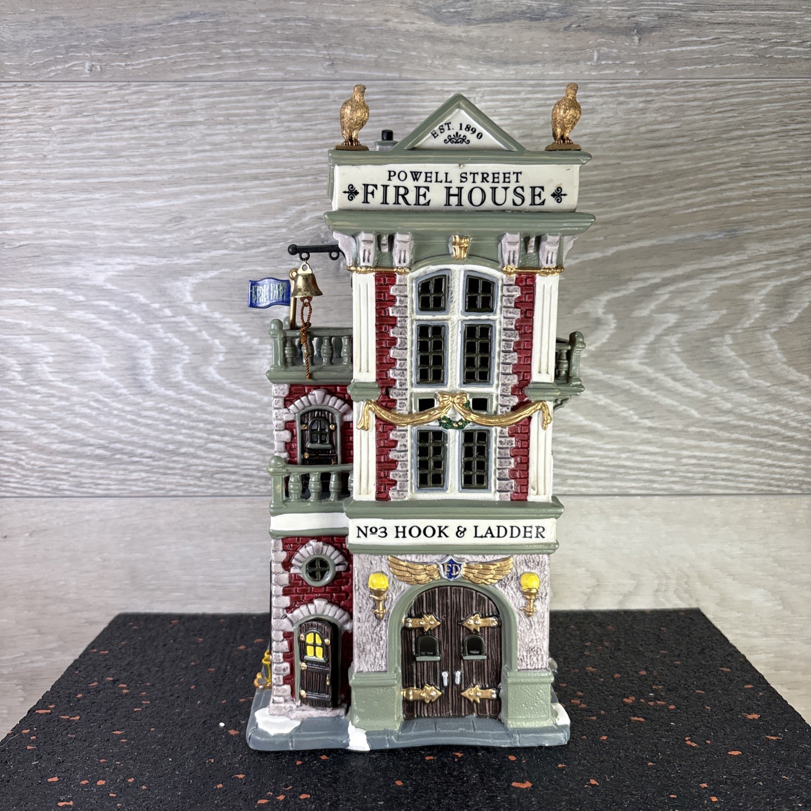 Lemax 2001 Powell St. Fire House Caddington Village #15578 Retired Collectible 