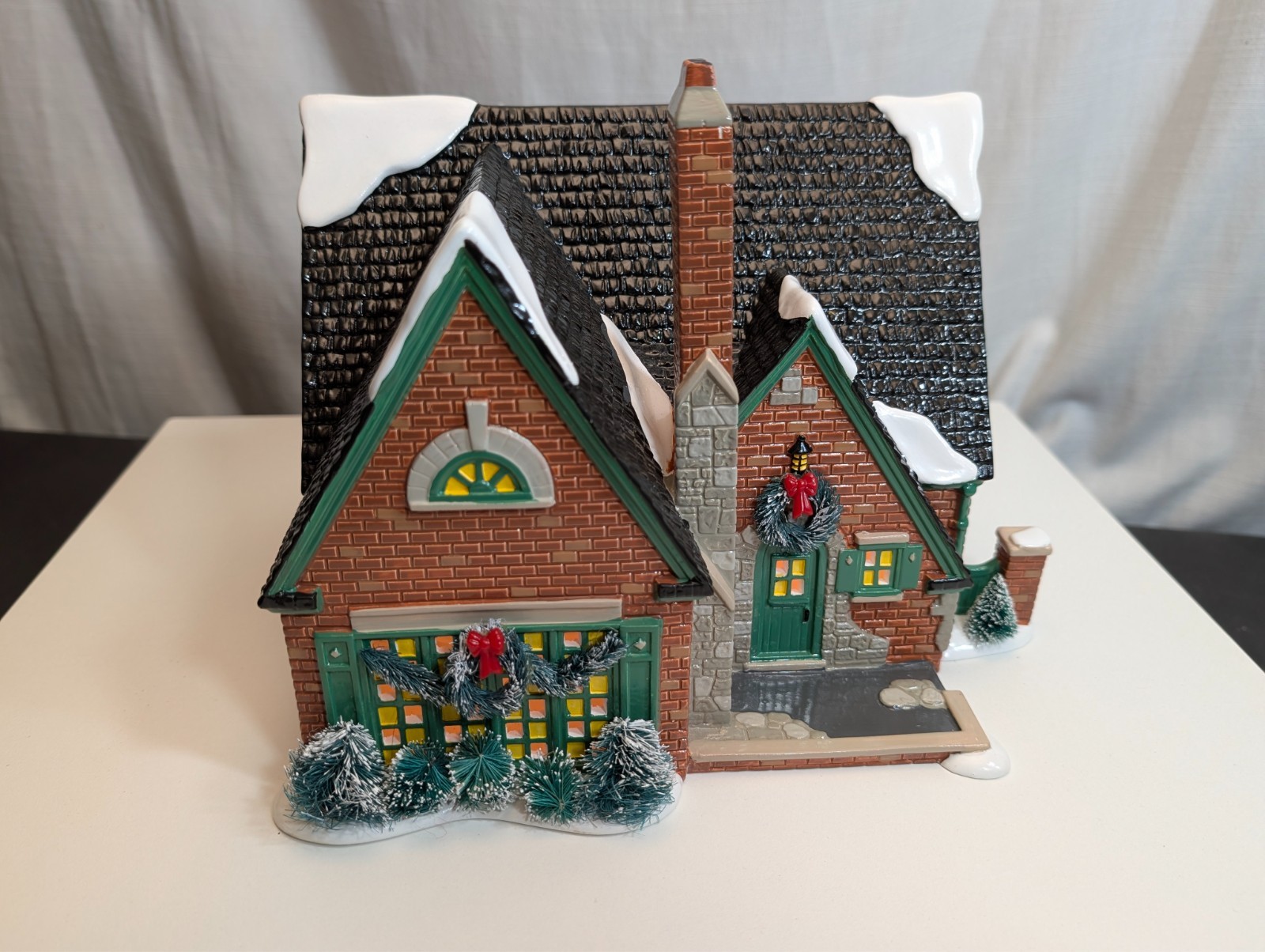 Department 56 Snow Village STRATFORD House, 2014, Nice Condition, No Box