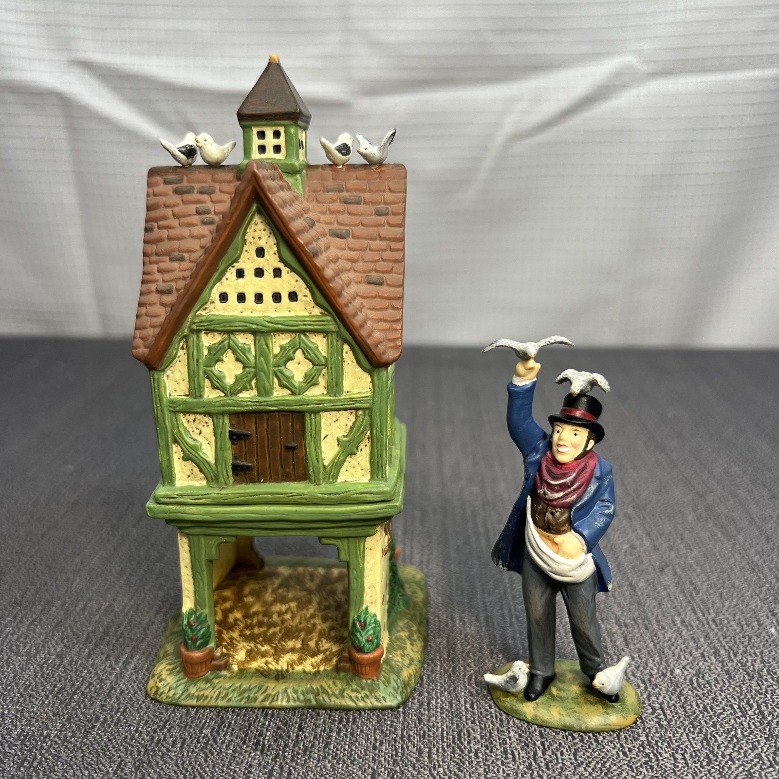Vtg 2000 Dept 56 HVC Dickens Village Series Hedgerow Dovecote Accessory #58524