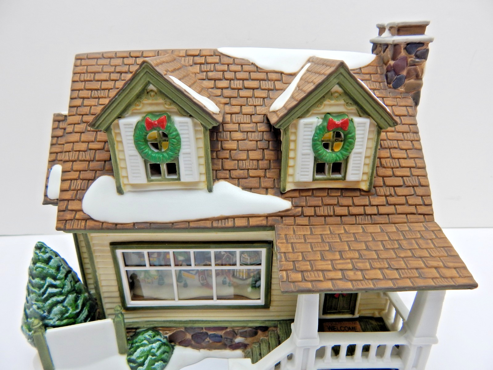 Dept 56 Collectors Club House #54800 Old Stock w/Light Cord, Box Figurine