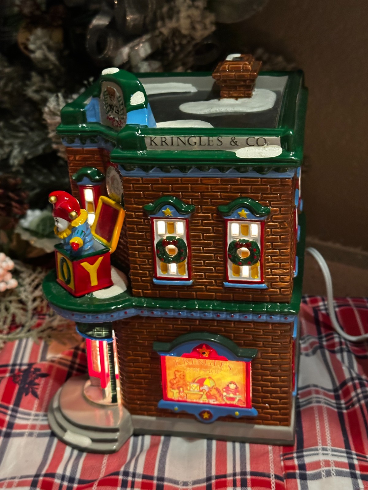 Dept 56 Kringle’s toy Shop & Nikki’s Cocoa Shop Snow Village Series Lot of 2