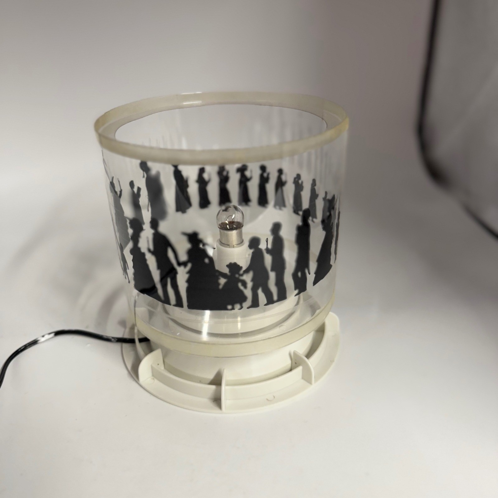 VTG Mr. Christmas Village Church Lighted Animated 1998 choir motion Victorian