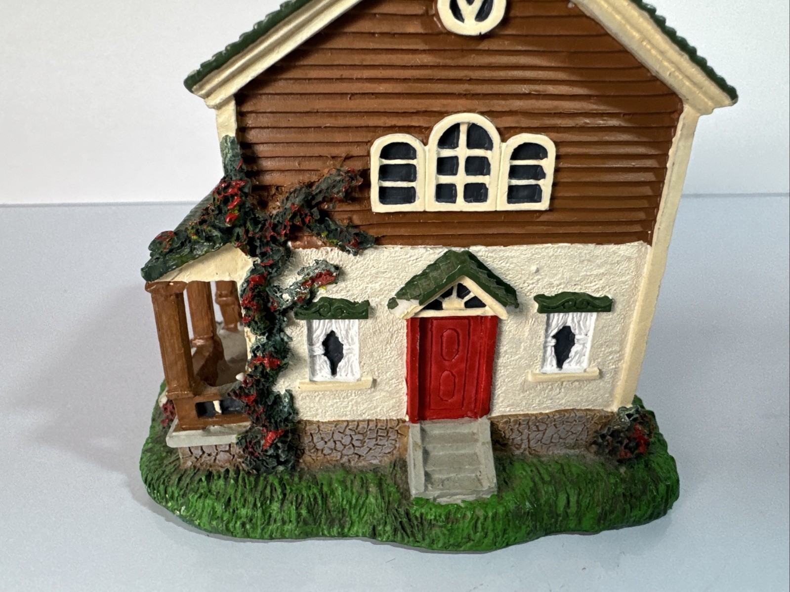 1995 Santa’s Best Water Wheel House Green Roof Christmas Village 4.25″