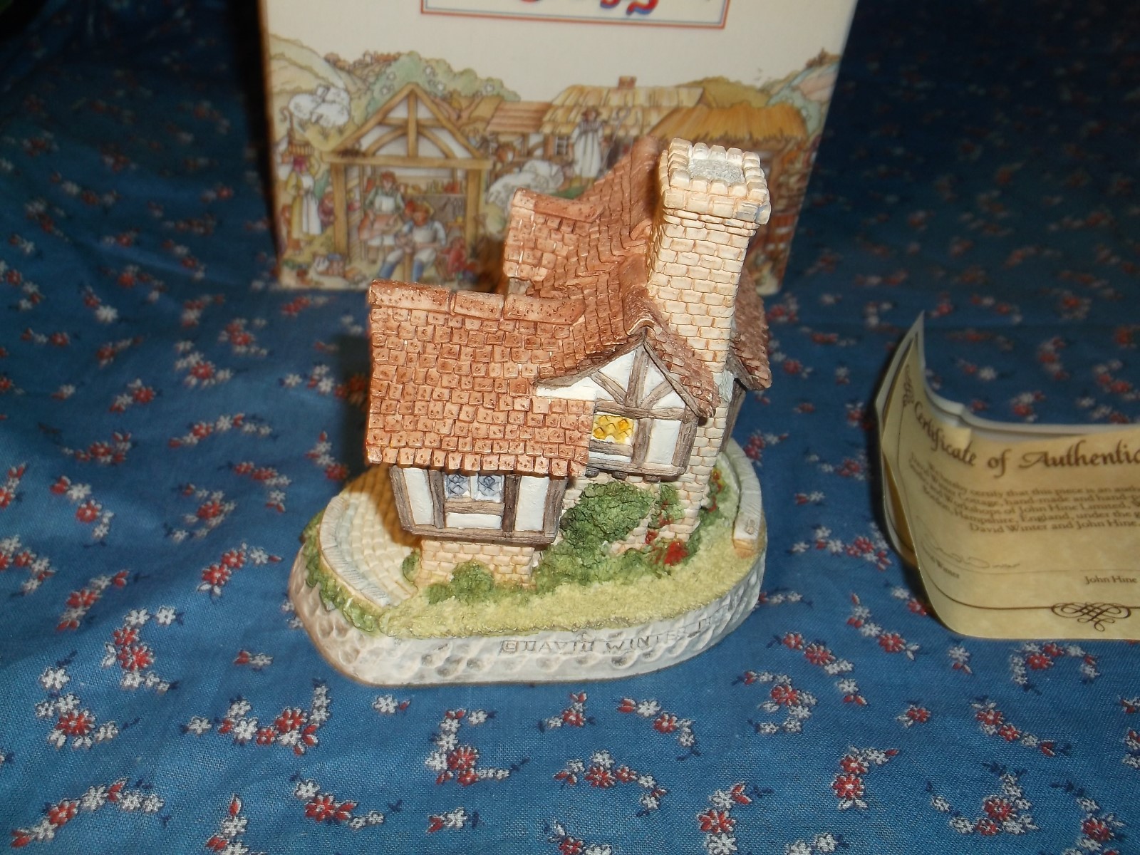 David Winter The Hall COA & Box About 3 1/2 Inches High