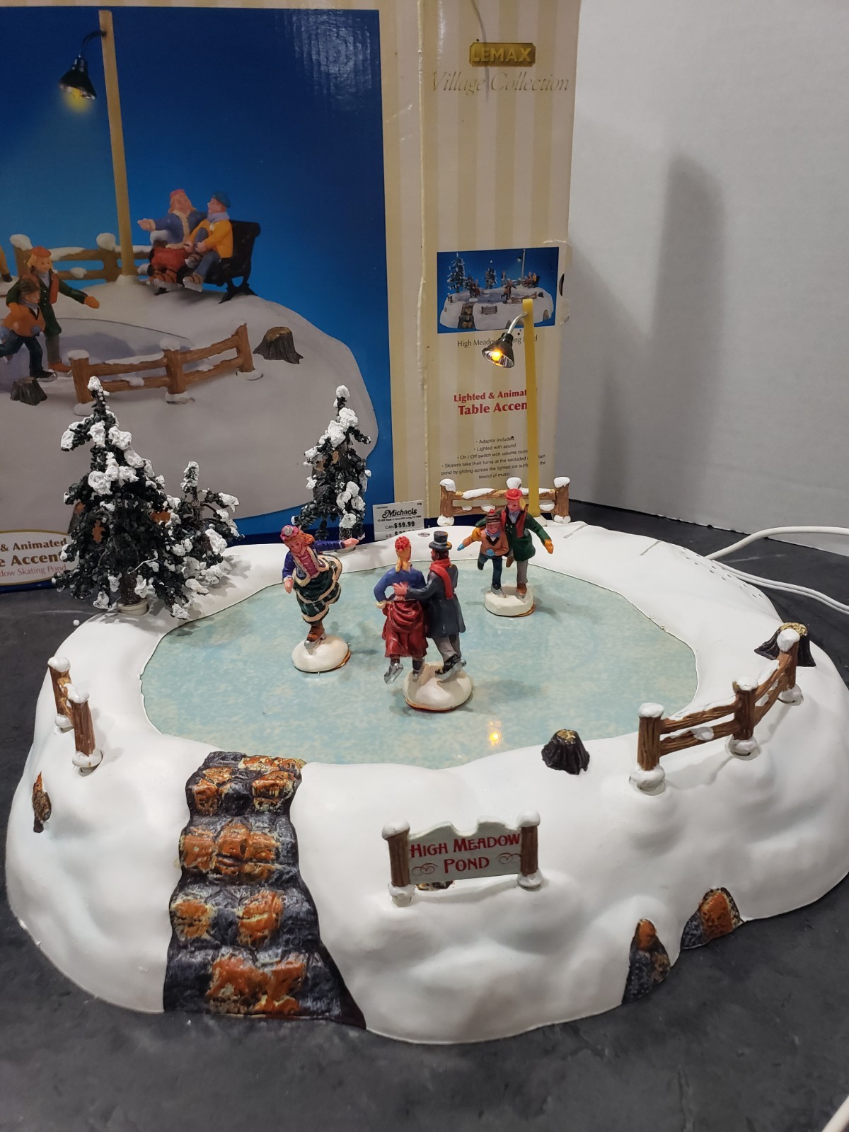 Lemax 54301 Lighted & Animated Table Top High Meadow Skating Pond Box Christmas