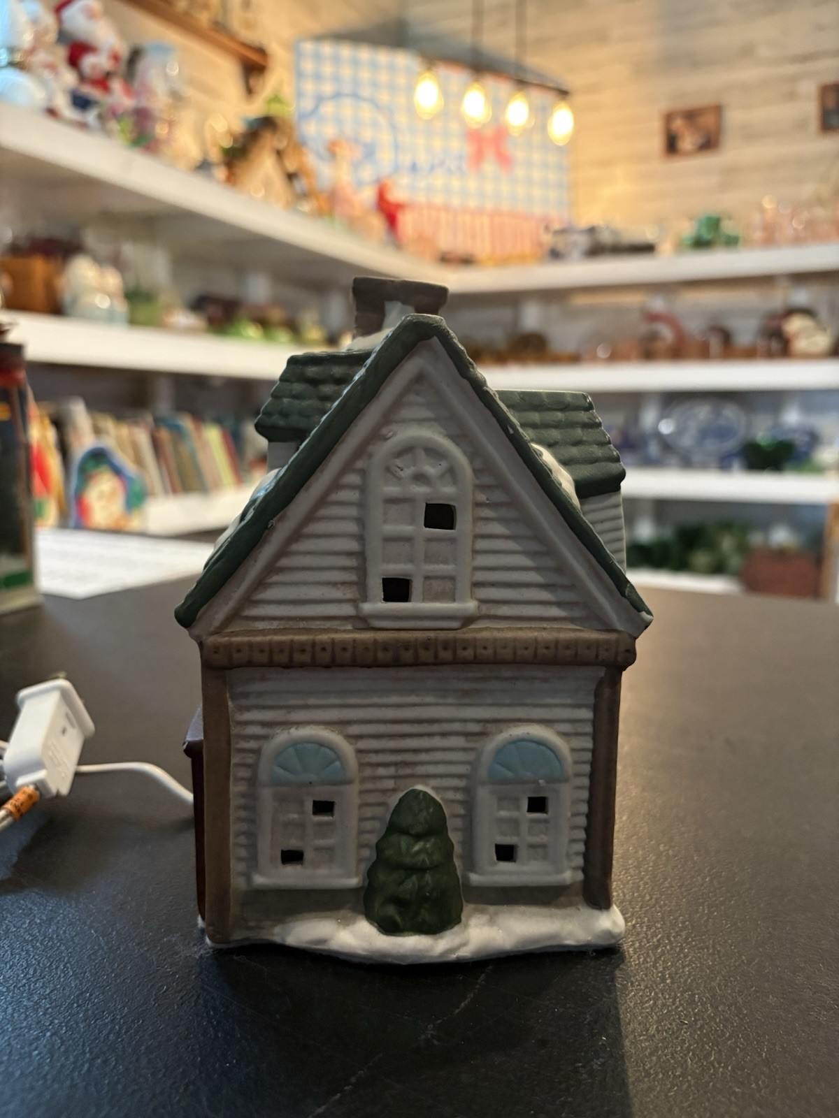 Winter Valley Villages 319 Main Street Porcelain Lighted House w/ Box