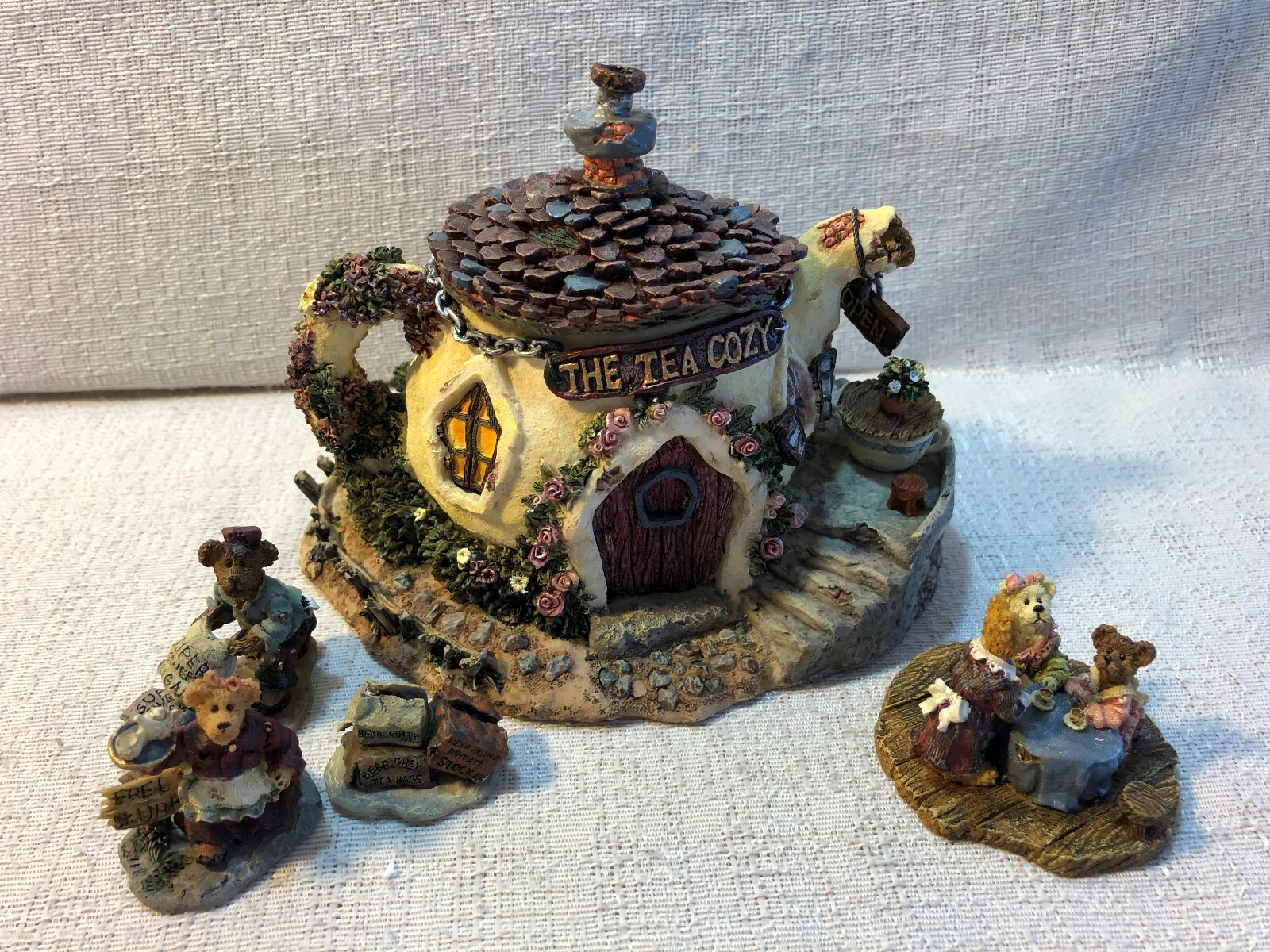 Boyds Bearly Built Villages The Tea Cozy Cottage + Accessories 19015 19515-1