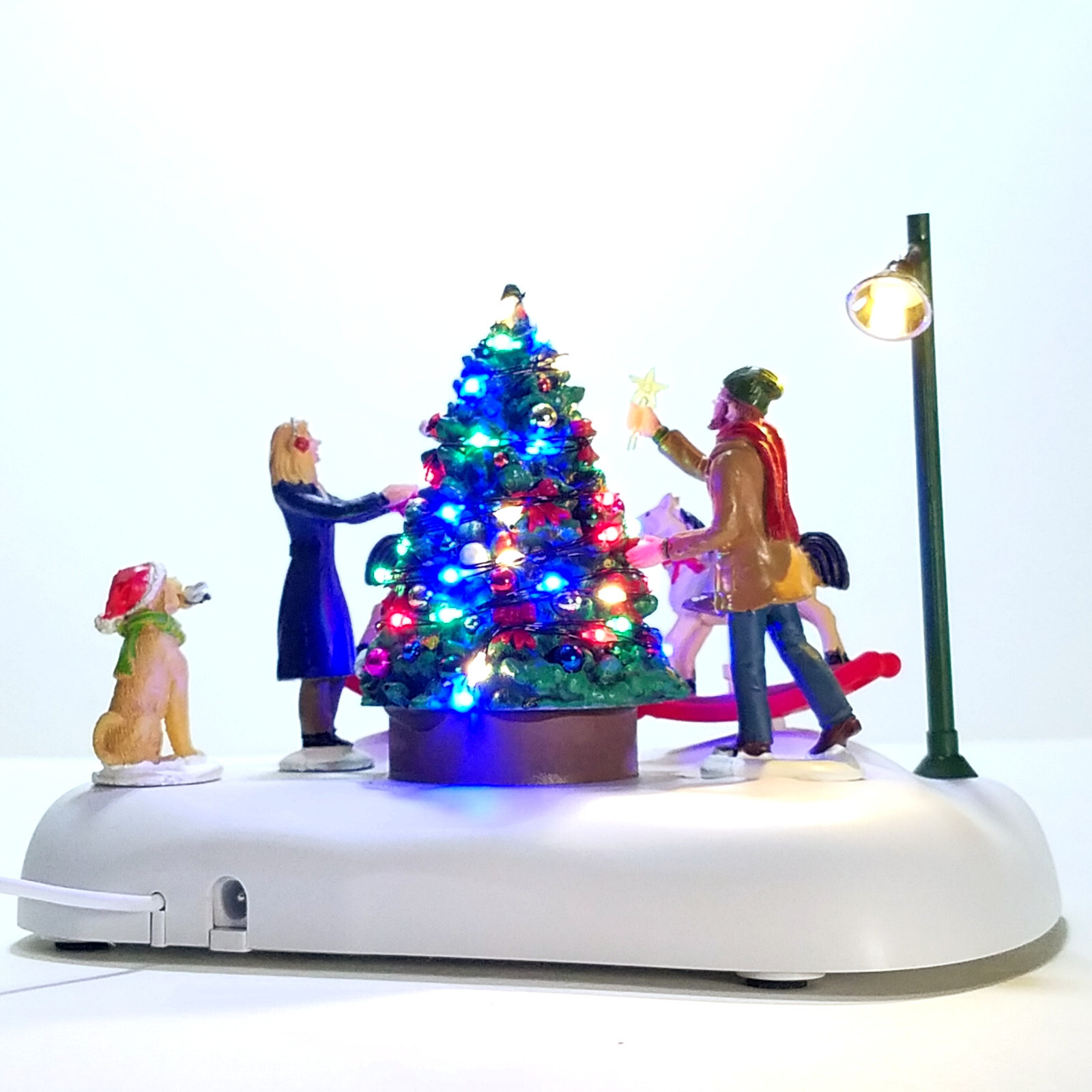 Lemax Rockin’ Around The Christmas Tree Caddington Village 44321 U2 Happy Family