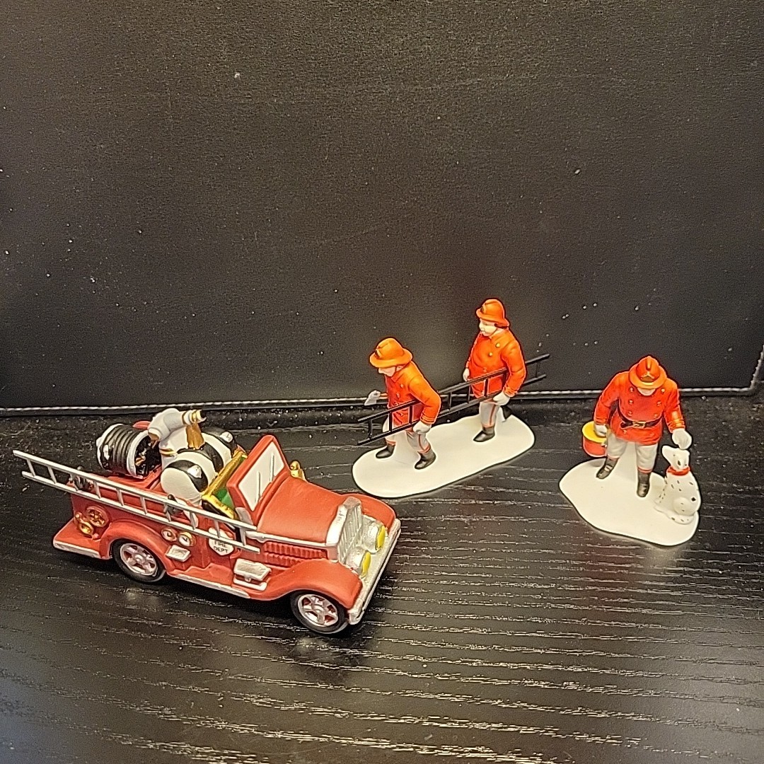 Dept. 56 Heritage Village #5547-6 & 5546-8 City Fire Dept Fire Truck & Brigade