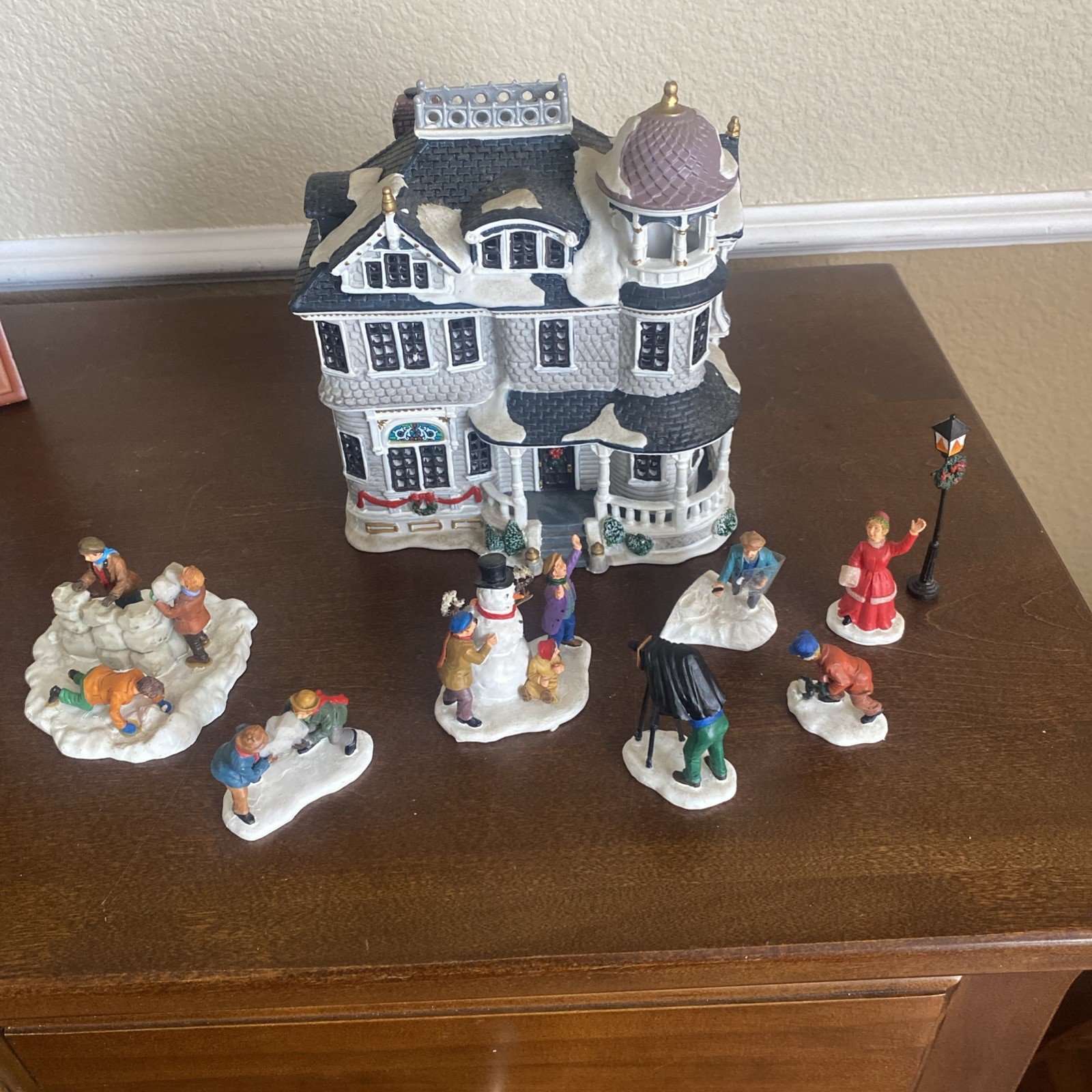 Lemax Porcelain LAUREL HOUSE Classic 12 Piece Set Christmas Village 2001 16243