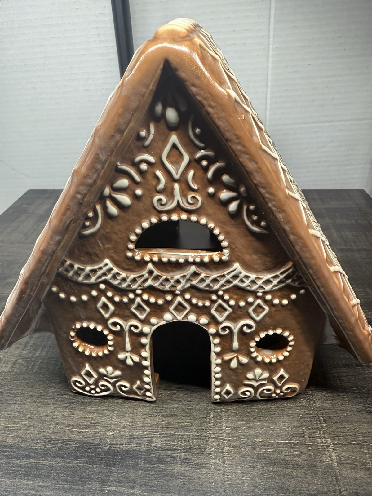 Pottery Barn Handcrafted Gingerbread Village House Medium 7.5″ H