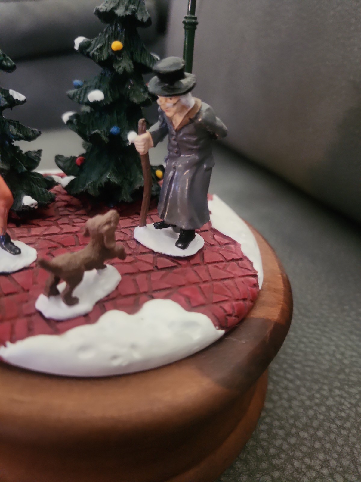 Music Box Dickens Lights up & Plays Wish You Merry Christmas Tiny Tim & Scrooge