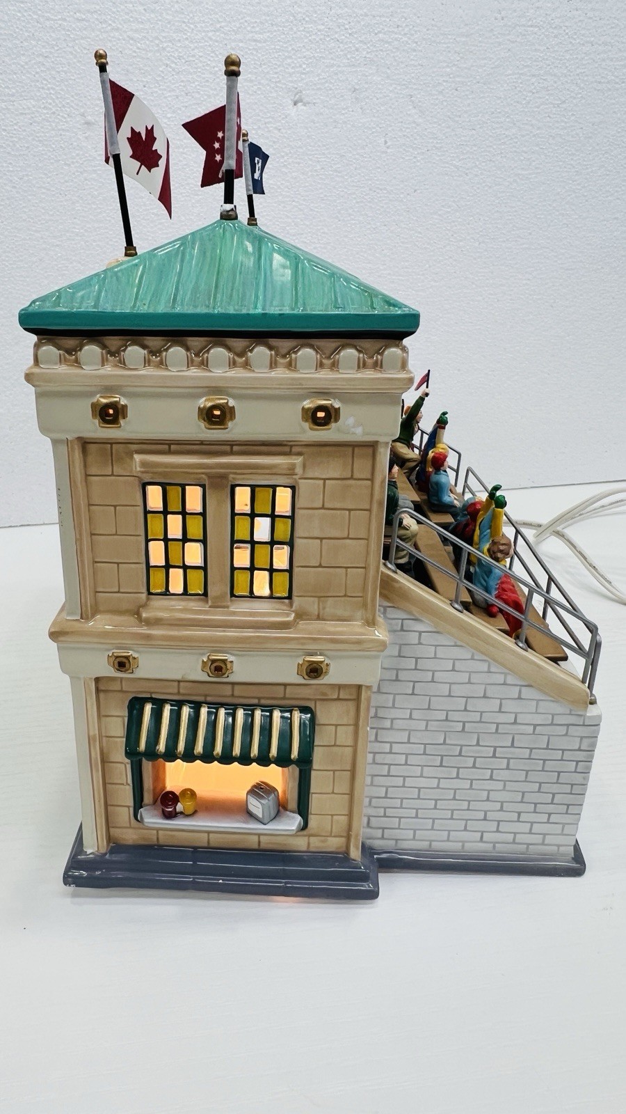 Dept 56 Snow Village “Champsfield Stadium” 55001 Retired 1999 Excellent READ !