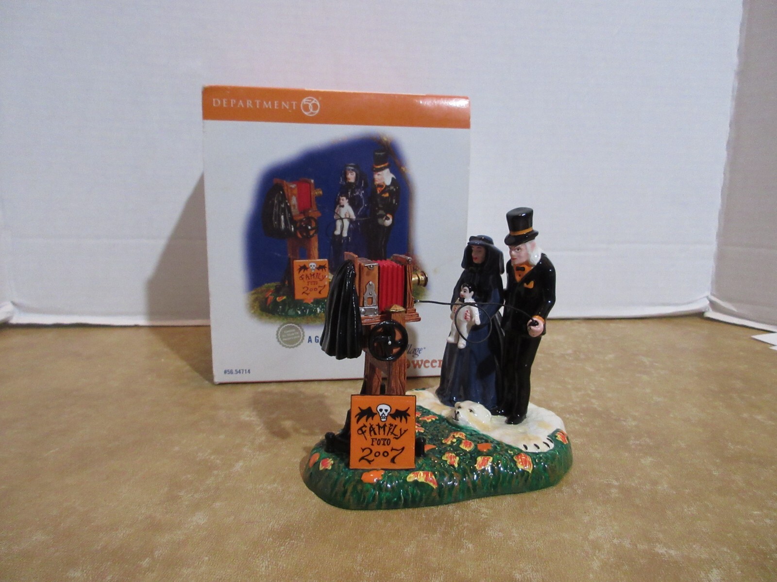 Dept. 56 Halloween 2007 A Gravely Haunting #56.54714 Family Photo