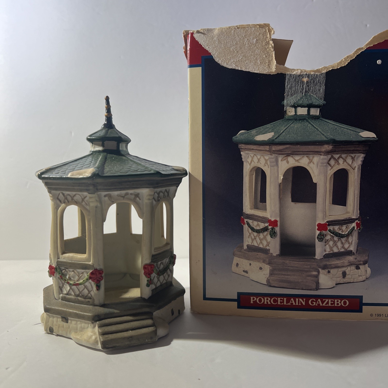 Lemax Hearthside Village Porcelain Gazebo in Box 1991